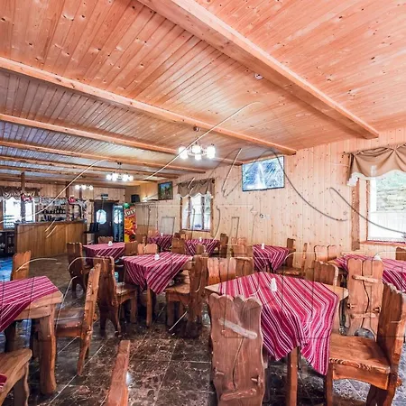 під магурою 酒店 3*